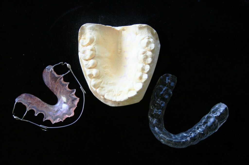 orthodontic, aids, mouth guard-315784.jpg